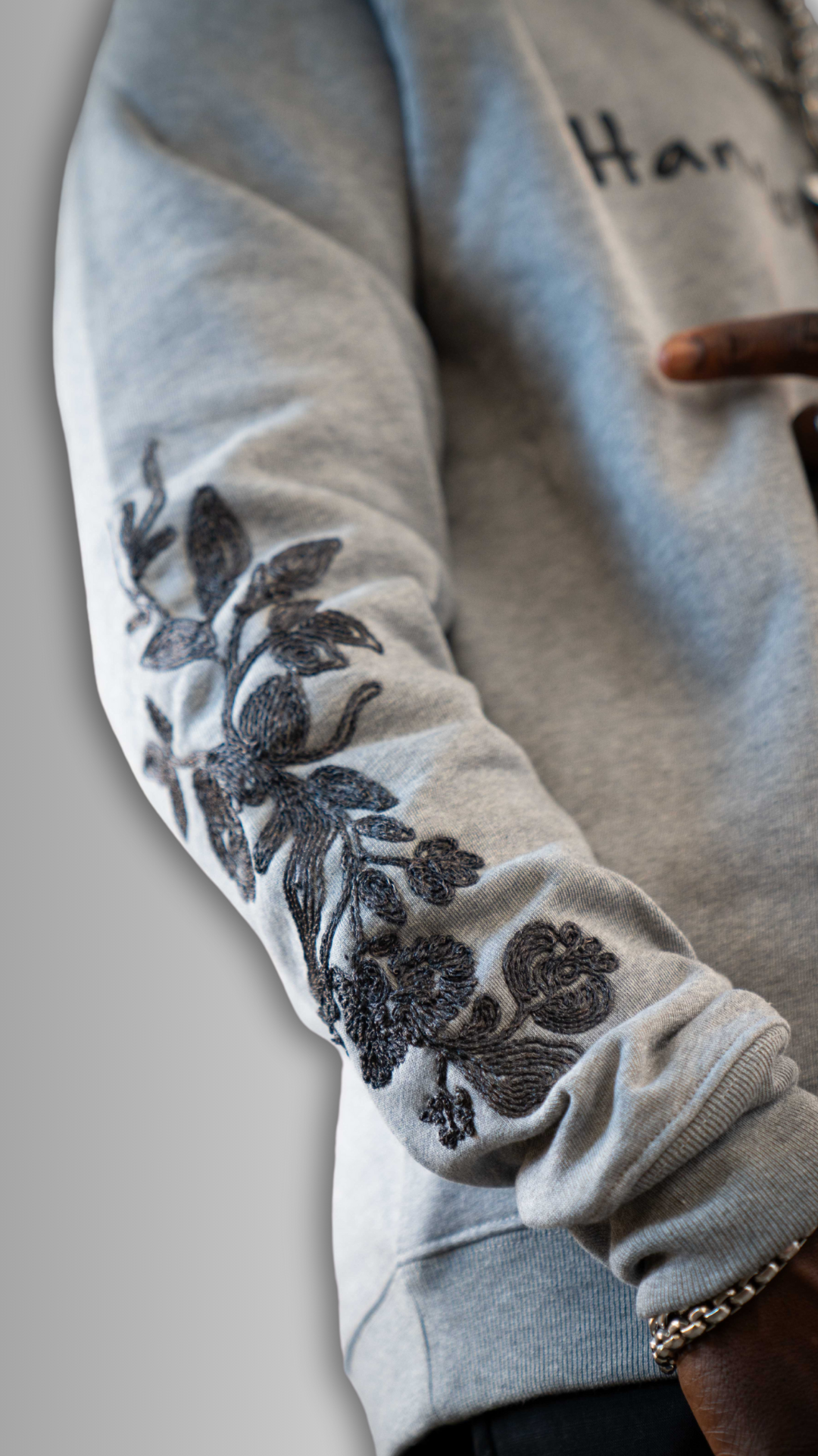 Hannoverkind Unisex Sweater handgestickt veredelt grau