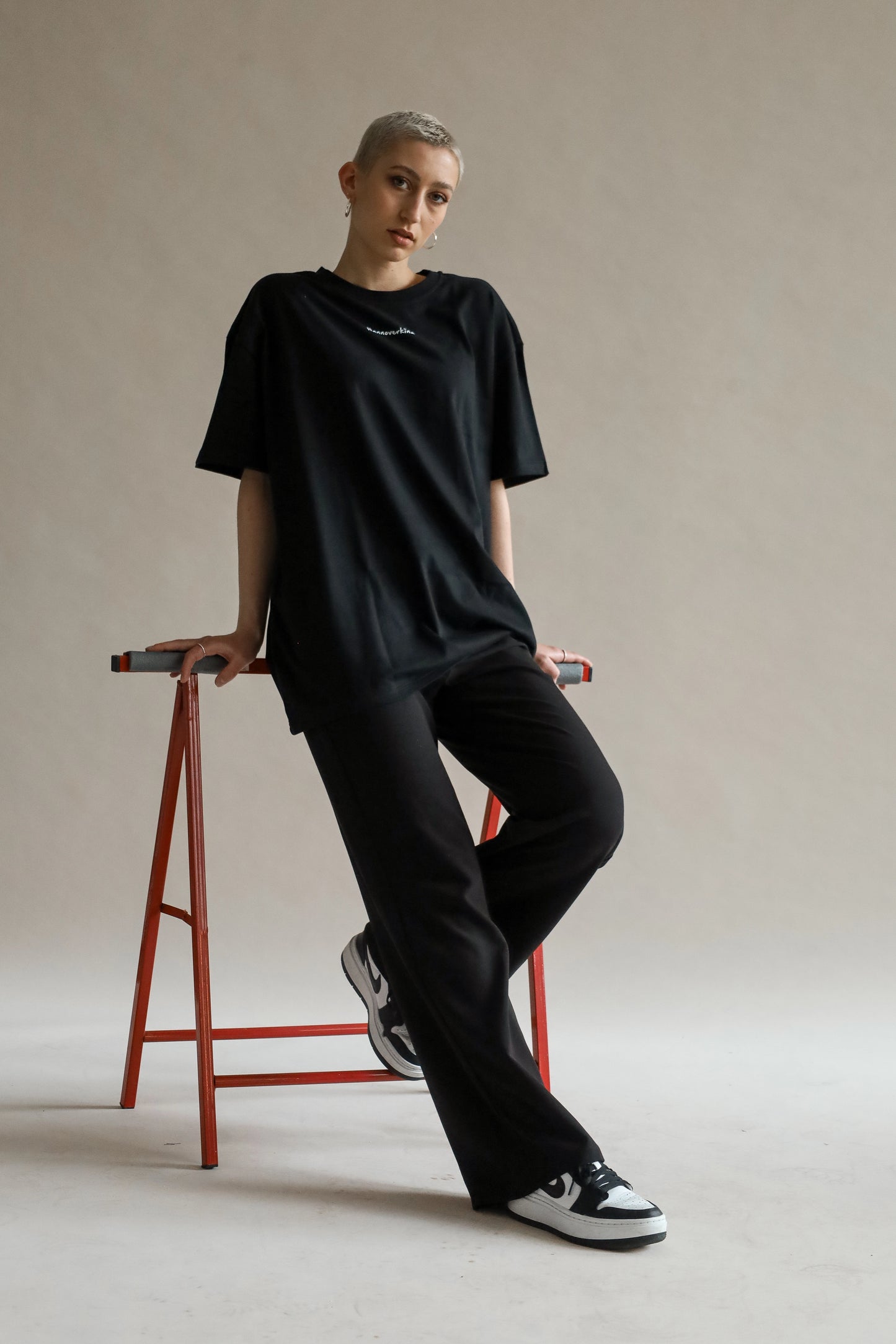 Schwarzes Oversize-T-Shirt